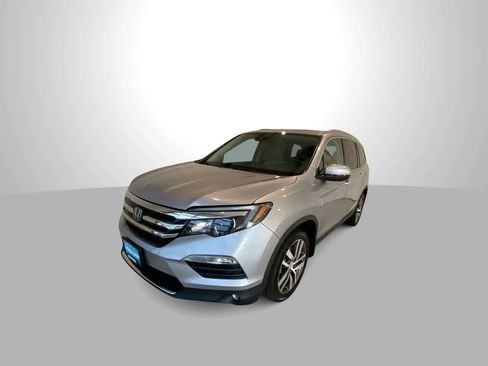 Used 2017 Honda Pilot Touring image 4