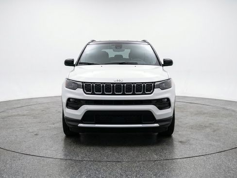 Used 2025 Jeep Compass Limited AWD/4WD image 2