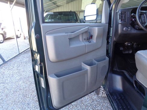 Used 2016 GMC Savana 3500 LT w/ LT Preferred Equipment Group RWD image 31