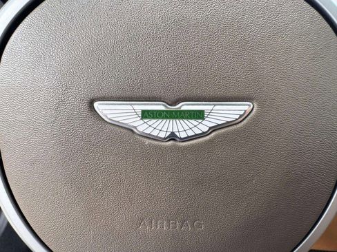 Used 2022 Aston Martin V8 Vantage Roadster RWD image 28