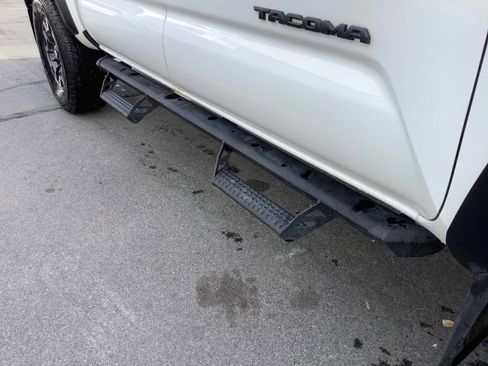 Used 2022 Toyota Tacoma TRD Off-Road image 24
