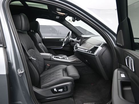 Used 2024 BMW X7 xDrive40i w/ M Sport Package image 28