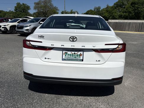 Used 2025 Toyota Camry LE FWD image 4
