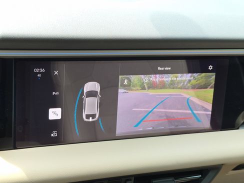 Certified 2025 Porsche Macan Electric RWD image 16