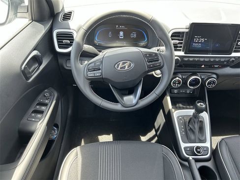 New 2025 Hyundai Venue Limited image 4
