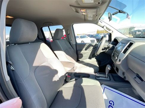 Used 2016 Nissan Frontier SV image 14