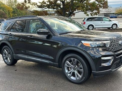 Used 2024 Ford Explorer XLT w/ Equipment Group 202A image 27
