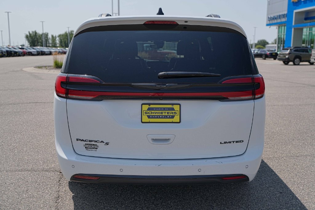 Used 2025 Chrysler Pacifica Limited FWD image 8
