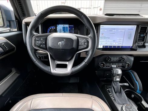 Used 2023 Ford Bronco Wildtrak image 5