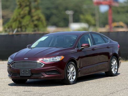 Used 2017 Ford Fusion SE FWD image 6