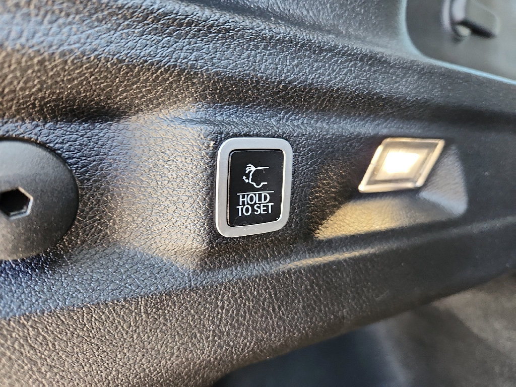 Used 2023 Jeep Grand Cherokee L Laredo w/ Luxury Tech Group I RWD image 31
