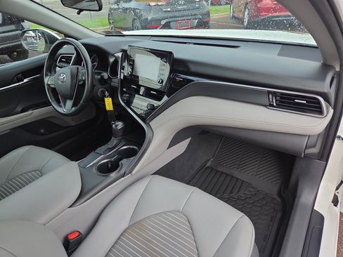 Certified 2021 Toyota Camry SE image 18