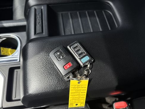Used 2020 Toyota Tundra SR5 w/ TRD Off-Road Package AWD/4WD image 32