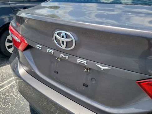 Used 2018 Toyota Camry LE w/ Convenience Package FWD image 11