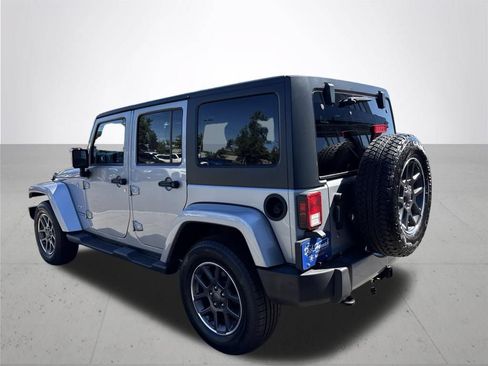 Used 2018 Jeep Wrangler Unlimited Sahara AWD/4WD image 9