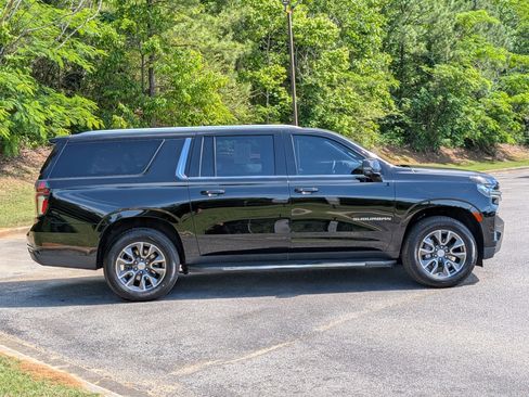 Used 2024 Chevrolet Suburban LT w/ LT Signature Package RWD image 10