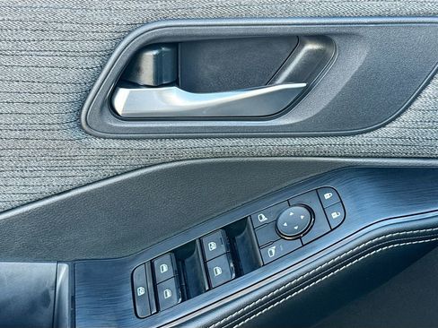 Used 2023 Nissan Rogue SV image 18