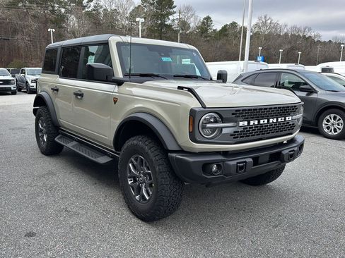 New 2025 Ford Bronco Badlands image 8