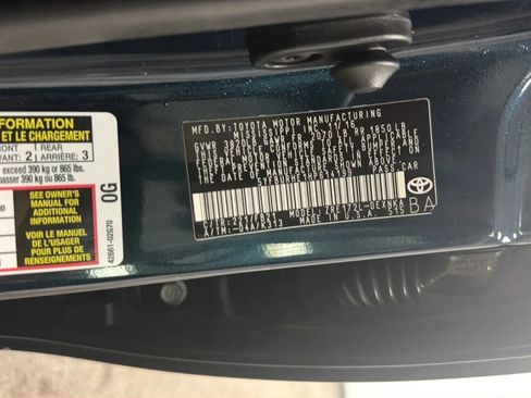 Used 2017 Toyota Corolla LE w/ Carpet Mat Package (TMS) FWD image 28