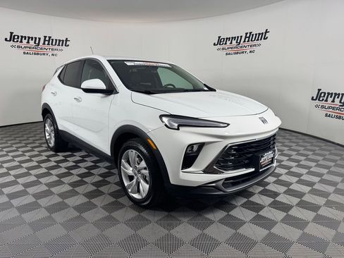 Used 2024 Buick Encore GX Preferred FWD image 4