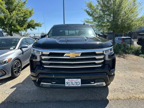 Used 2024 Chevrolet Silverado 1500 High Country w/ Technology Package image 2