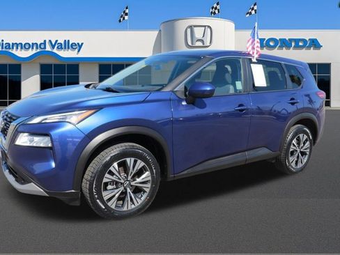 Used 2023 Nissan Rogue SV image 3