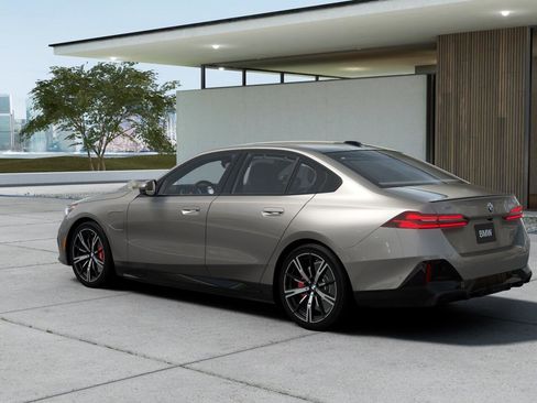 New 2027 BMW 550e xDrive image 2