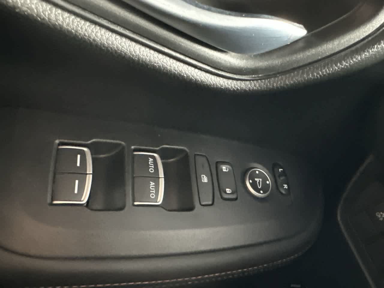 Used 2025 Honda HR-V Sport image 17