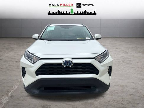 Certified 2021 Toyota RAV4 XLE Premium AWD/4WD image 9