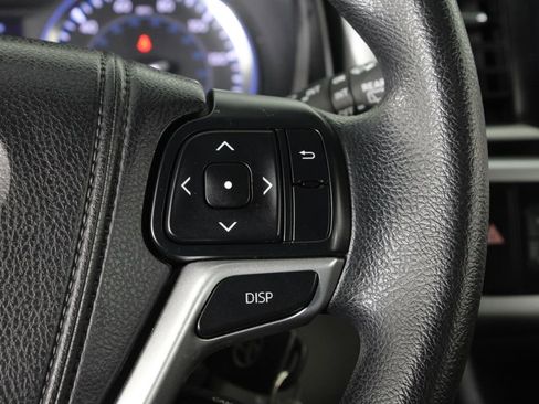 Used 2014 Toyota Highlander LE image 22