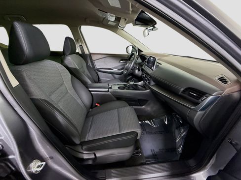Used 2023 Nissan Rogue SV image 29