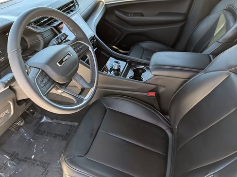 Used 2025 Jeep Grand Cherokee L Limited image 11