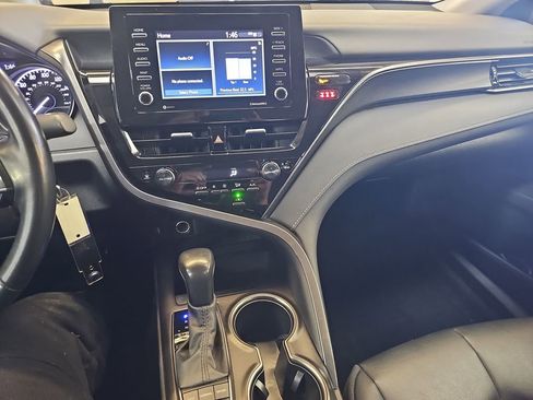Used 2024 Toyota Camry SE image 18