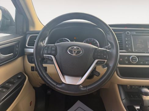 Used 2019 Toyota Highlander Limited image 12