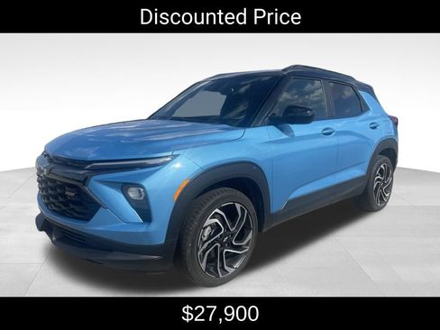 Used 2025 Chevrolet TrailBlazer RS w/ Convenience Package AWD/4WD image 3