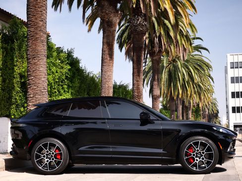 Used 2021 Aston Martin DBX image 13