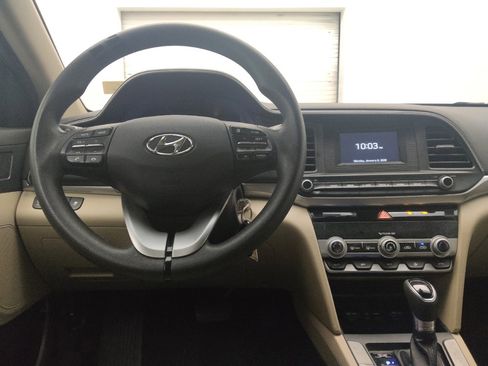 Used 2020 Hyundai Elantra SE FWD image 22