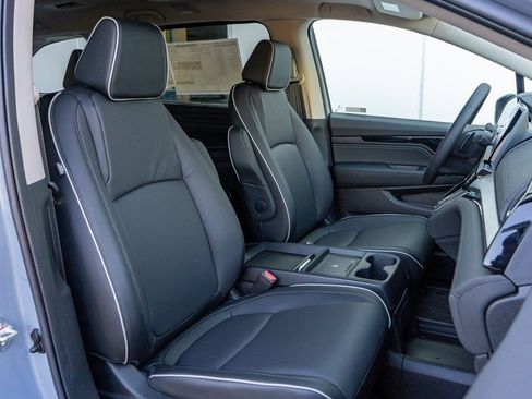 New 2026 Honda Odyssey Touring image 17