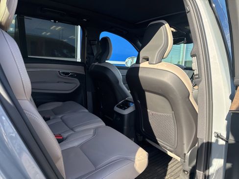 Used 2025 Volvo XC90 T8 Ultra w/ Protection Package Premier image 10