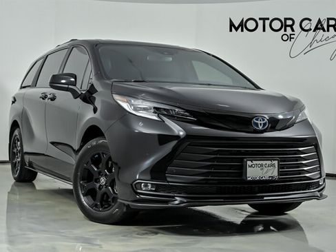 Used 2025 Toyota Sienna XLE Woodland Edition AWD/4WD image 1
