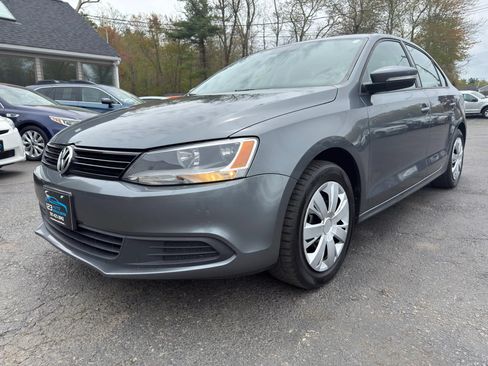 Used 2014 Volkswagen Jetta SE FWD image 3