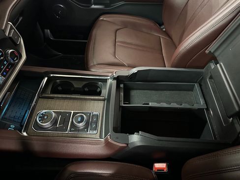 Used 2022 Ford Expedition Limited image 31