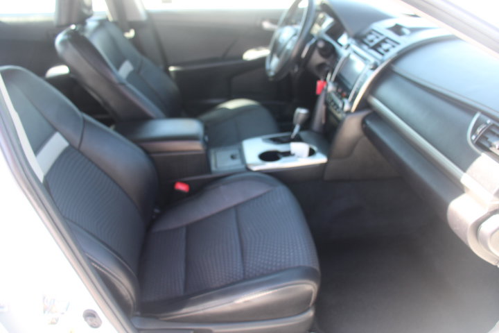 Used 2014 Toyota Camry SE FWD image 18