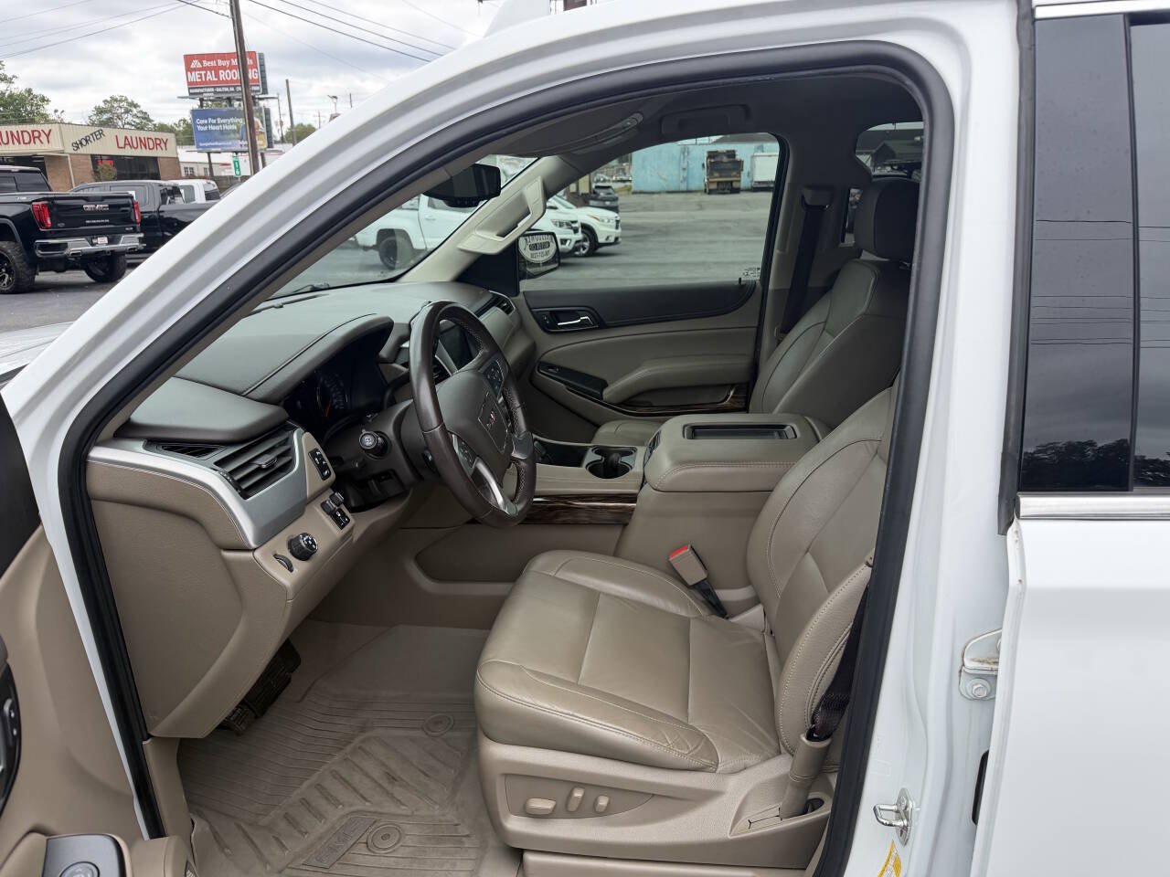 Used 2020 GMC Yukon XL SLT w/ HD Trailering Package RWD image 6