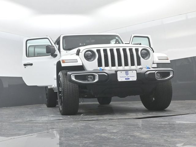 Used 2023 Jeep Wrangler Unlimited Sahara w/ Cold Weather Group AWD/4WD image 29