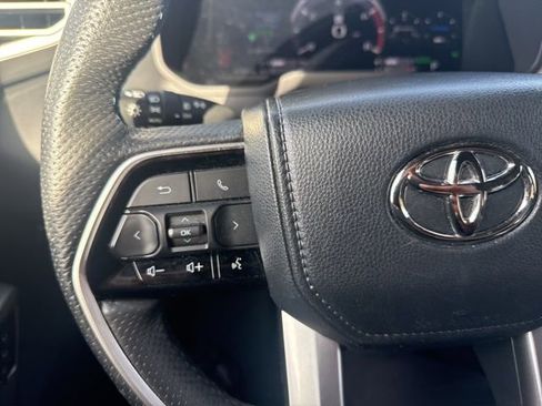 Used 2023 Toyota Sequoia Platinum image 17