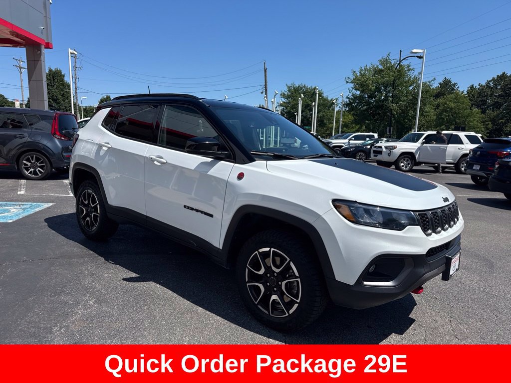 Used 2025 Jeep Compass Trailhawk AWD/4WD image 9