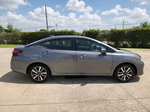 Used 2025 Nissan Versa SV FWD image 4