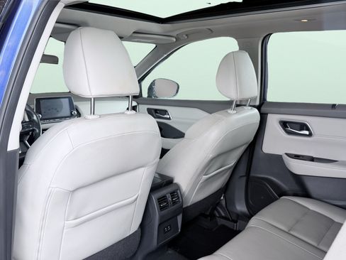 Used 2021 Nissan Rogue SV w/ Premium Package FWD image 25