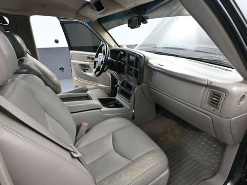 Used 2004 GMC Sierra 2500 SLT w/ Heavy-Duty Power Package image 46